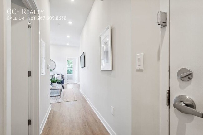 Building Photo - Modern Grays Ferry Apartment