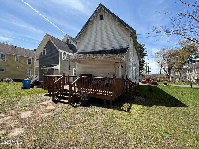 Building Photo - 172 Kingsboro Ave