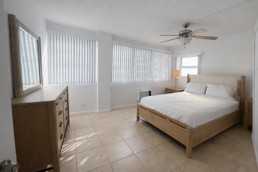 Building Photo - 345 N Fort Lauderdale Beach Blvd