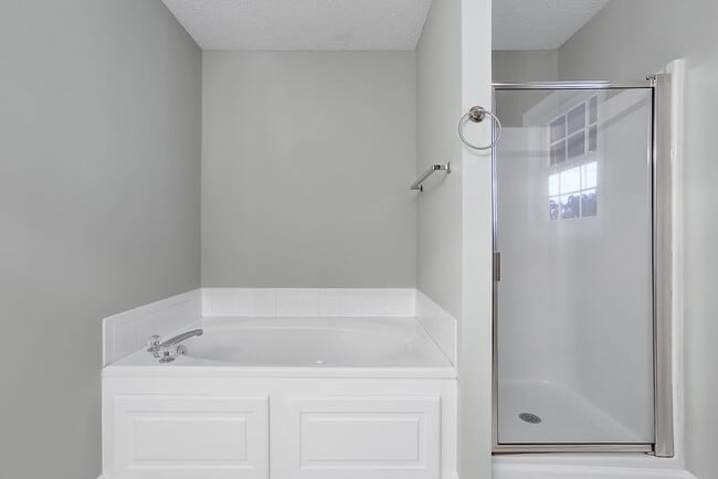 Building Photo - Freshley Painted! Updated Flooring! Centra...