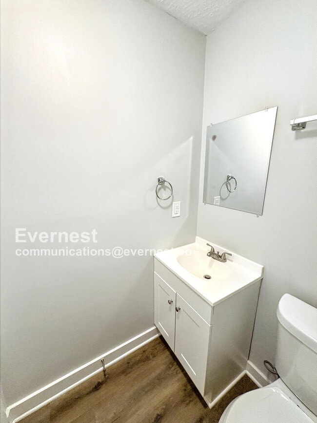 Building Photo - 8598 Stonewall Jackson Dr