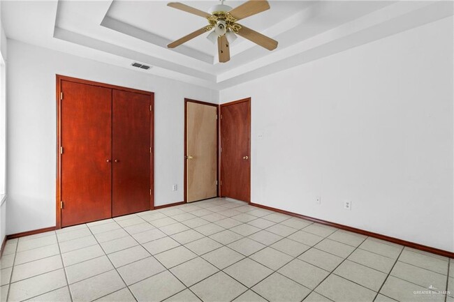 Building Photo - 19 Clavel St