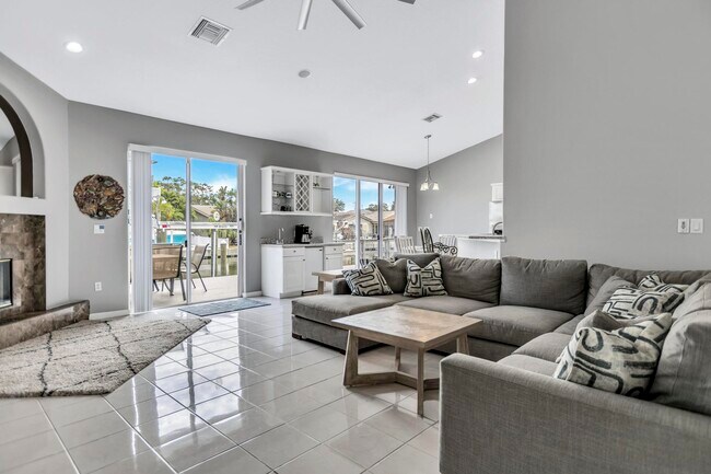 Building Photo - 2127 Lagoon Dr