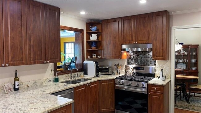 Building Photo - 2901 Victoria Dr