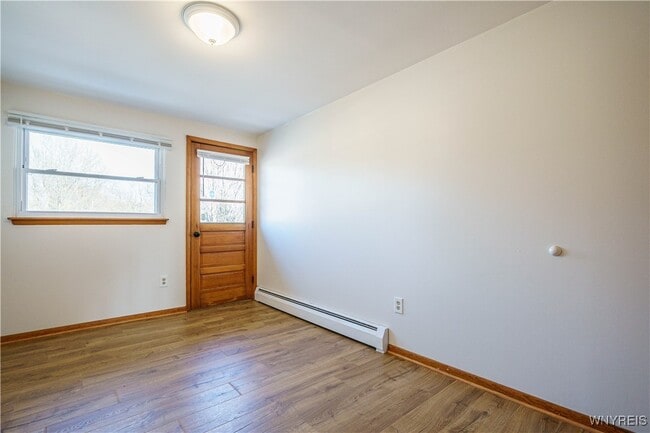 Building Photo - 185 Mead St