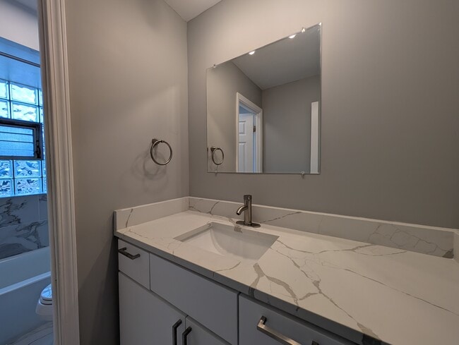 Building Photo - 4222 N Keystone Ave