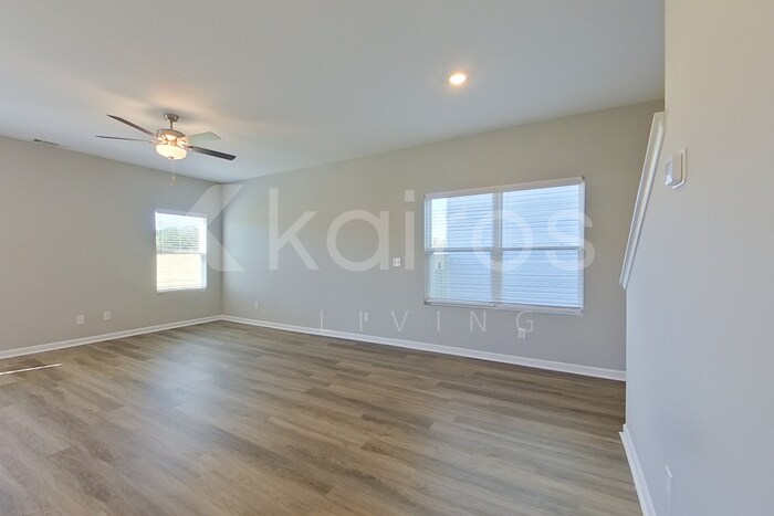 Building Photo - 908 Silent Barge Cv