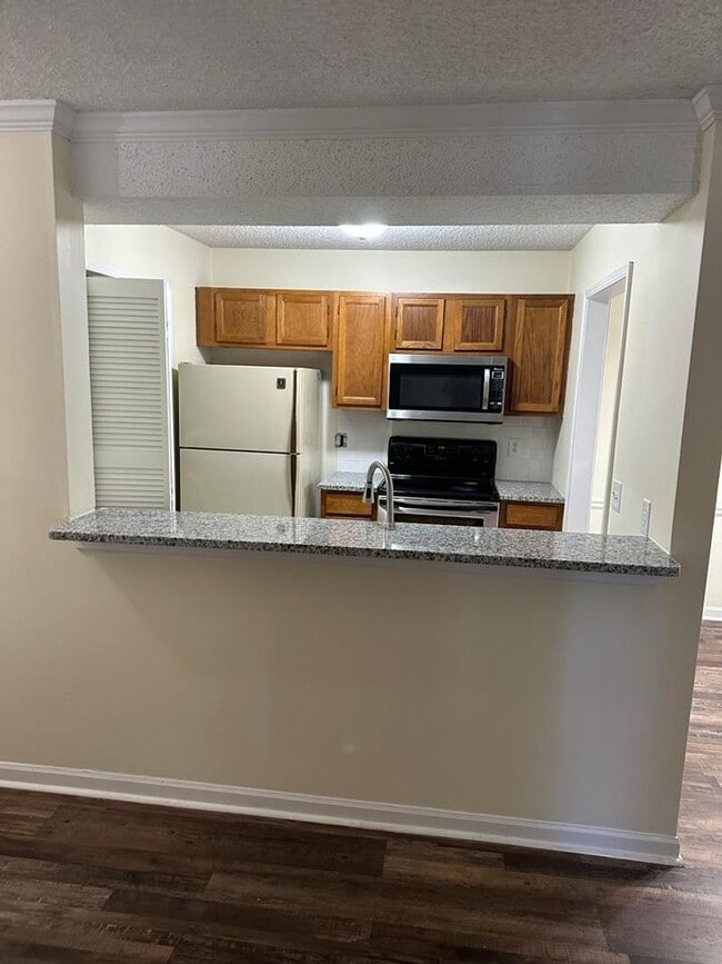 Building Photo - 616 Barrington Hills Dr