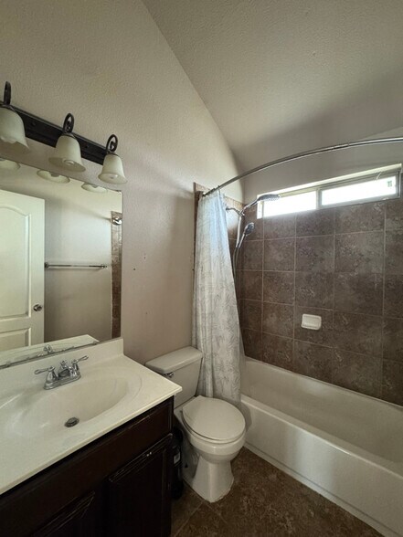 Building Photo - 13260 Emerald Creek Dr