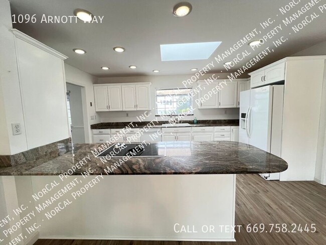 Building Photo - Remodeled 4BD/2.5BA Home in Upscale Campbe...