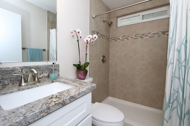 Building Photo - 1643 Peacock Blvd