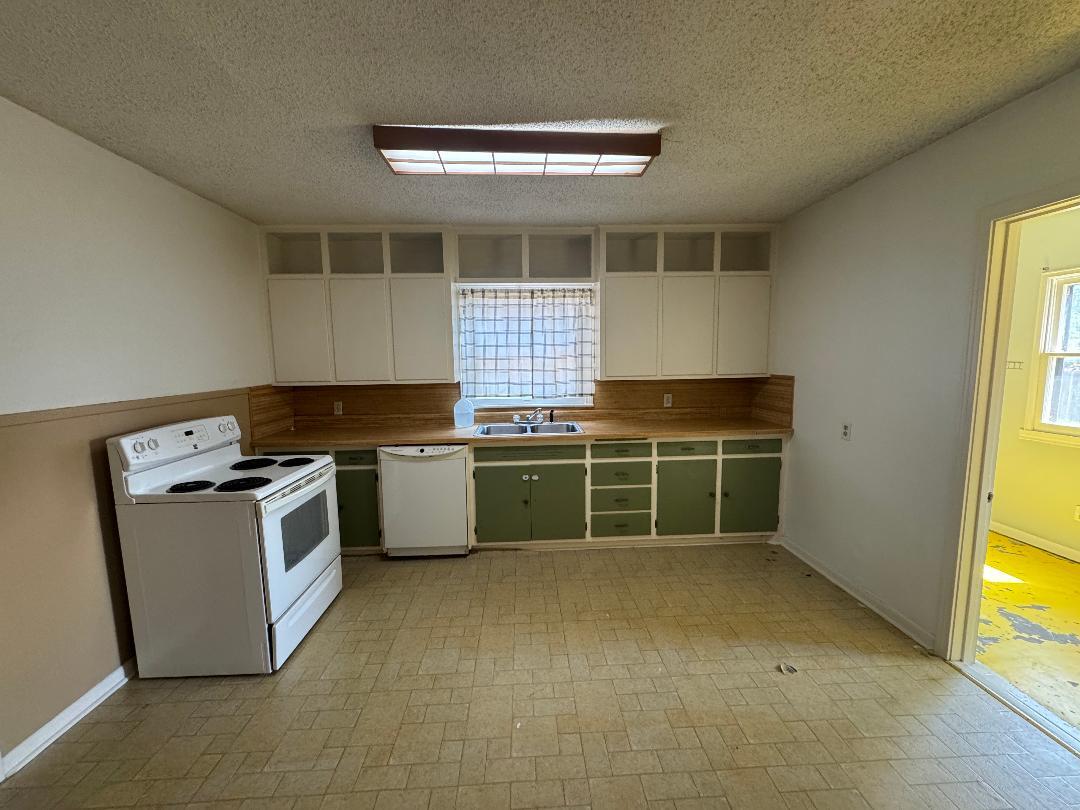 Building Photo - 1420 Austin St
