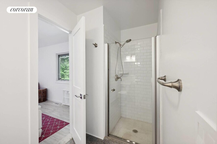 Building Photo - 45 Peconic Hills Dr