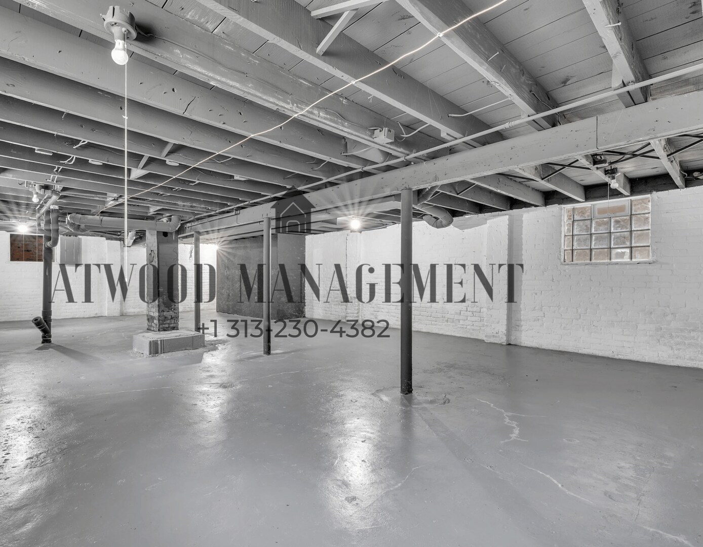 Building Photo - 8693 Woodlawn Ave