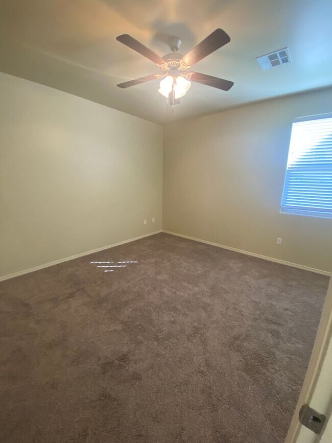 Building Photo - Beautiful 3 Bedroom 2.5 Bathroom House Available Now!