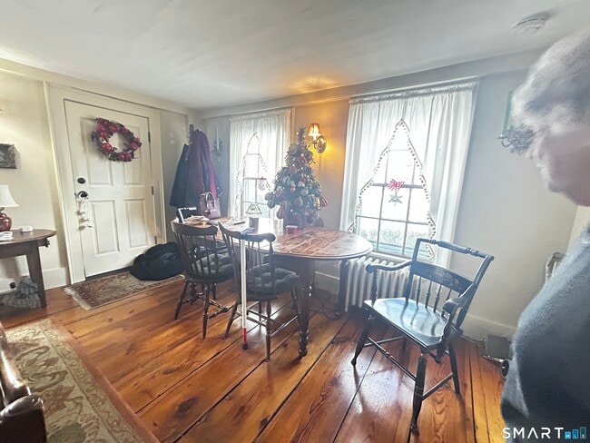 Building Photo - 157 Main St