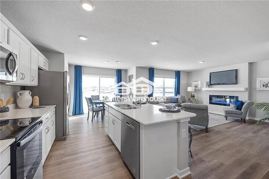 Building Photo - 2124 Bugge Dr