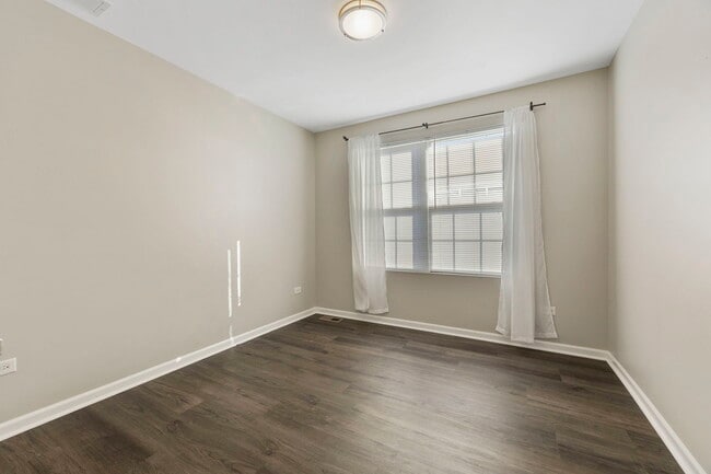 Building Photo - 2955 Madison Dr