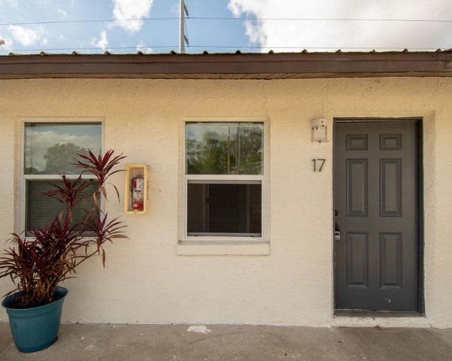 Building Photo - 916 S Verona Ave