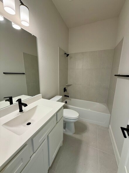 Building Photo - 1502 Roundup Way