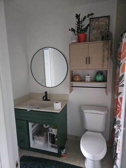 Building Photo - 2762 W 60th St