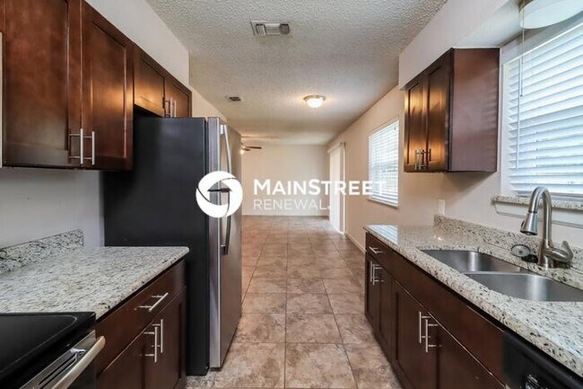 Building Photo - 3 Bedroom Pet-Friendly Home in Fort Worth, TX with Main Street Renewal