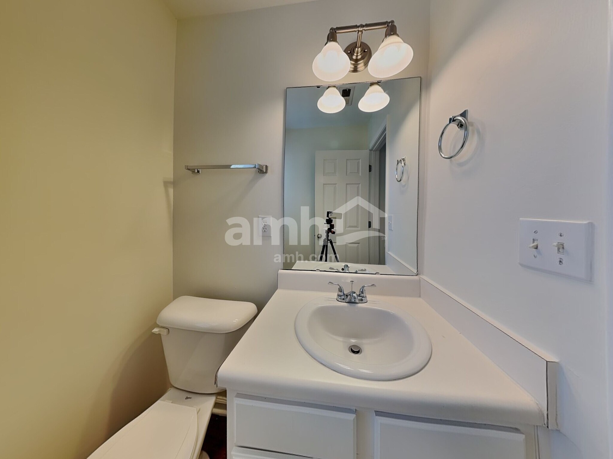 Building Photo - 2002 Gushing Dr