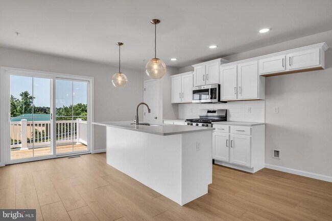 Building Photo - 16 Morgan Cir