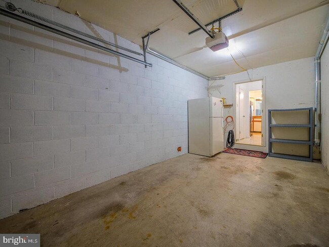 Building Photo - 1001 Winfield Ct