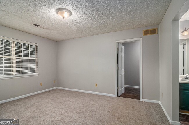 Building Photo - 5913 Summerglen Ln