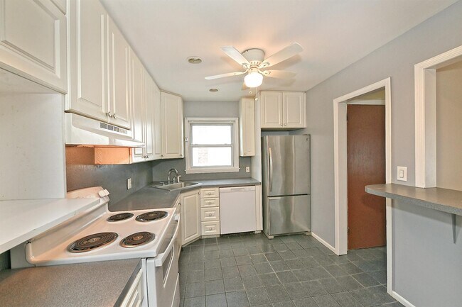 Building Photo - 38 Juanita Ave