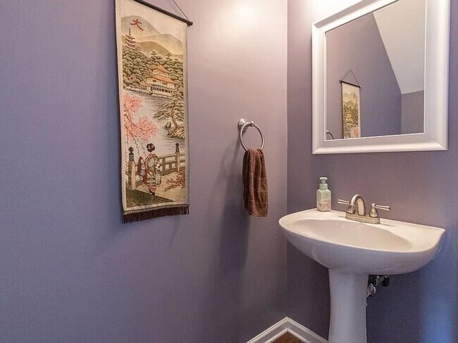 Building Photo - Beautiful 3BR TownHome