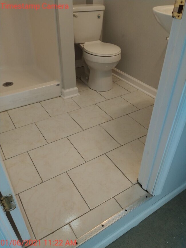 Building Photo - 2027-2028 9 bedroom / 4.5 baths  School Year Location PERFECT for students, in the heart of the UVA