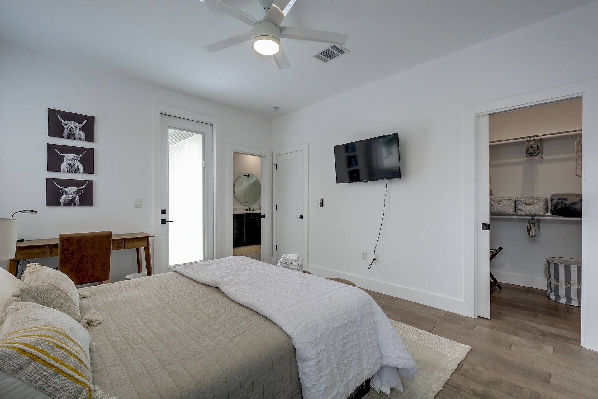 Master suite - 413 W Odell St
