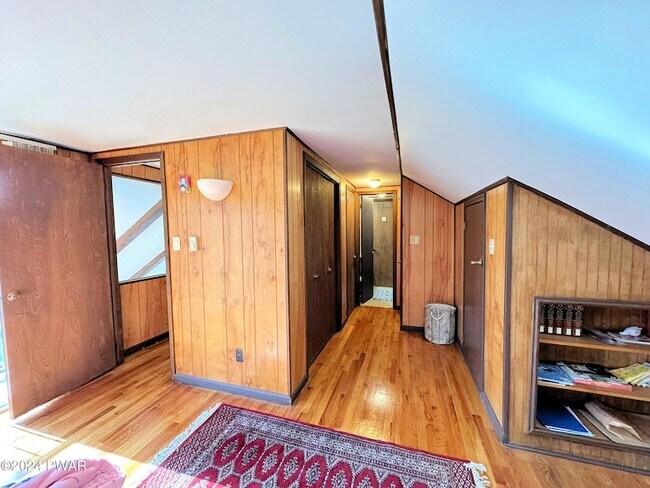 Building Photo - 402 Canoe Brook Dr