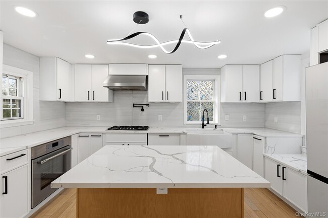 Building Photo - 15 Hicks St