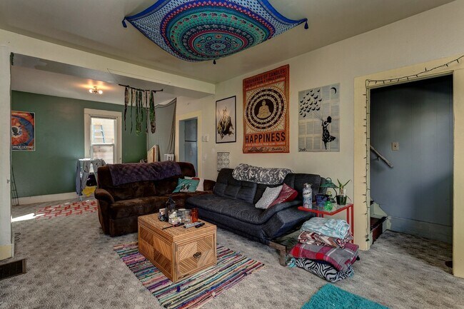 Building Photo - 614 Potter St