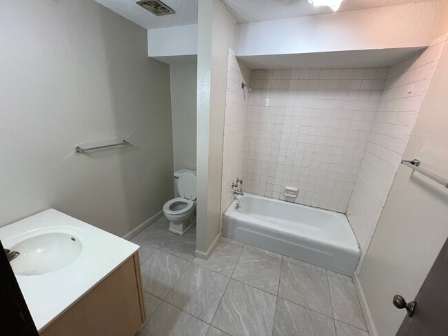 Building Photo - 3110 Alpine Dr