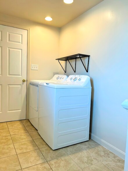 Building Photo - 118 W Potomac St