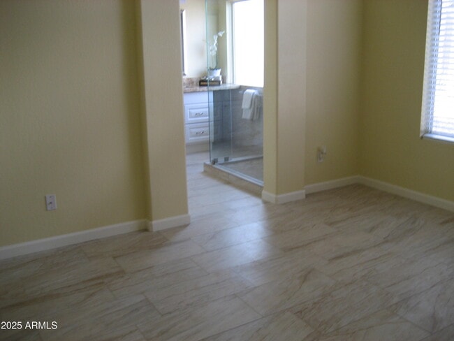 Building Photo - 2108 E Rosemonte Dr