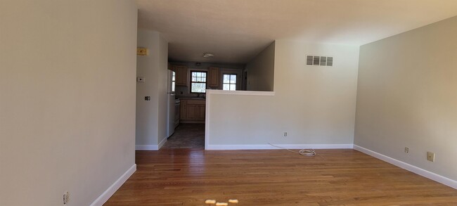 Building Photo - 21 Cobb Dr