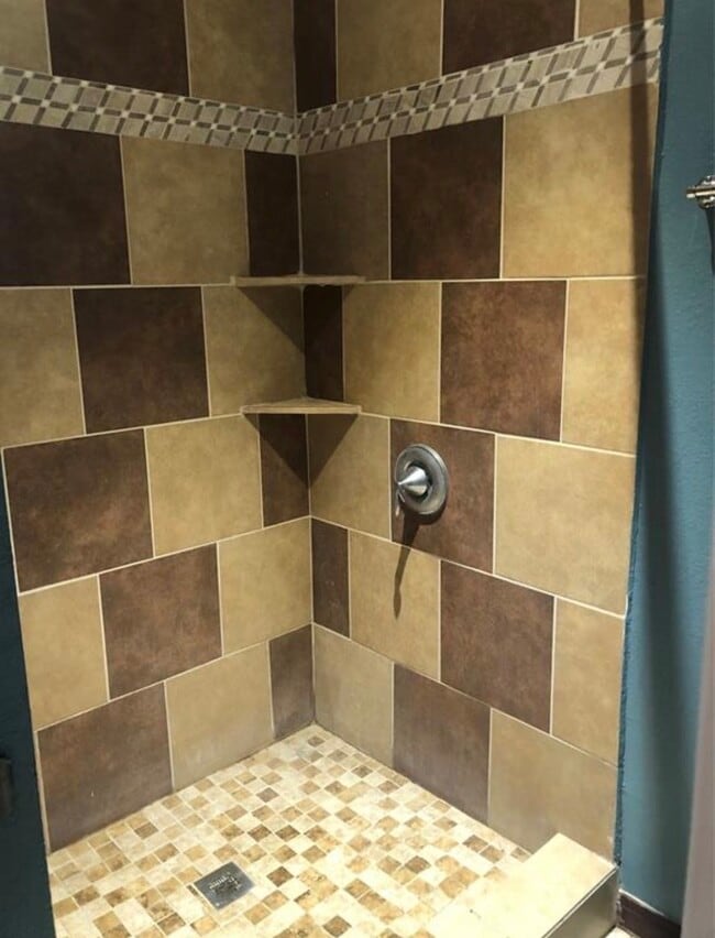 Building Photo - 9314 Valley Stream