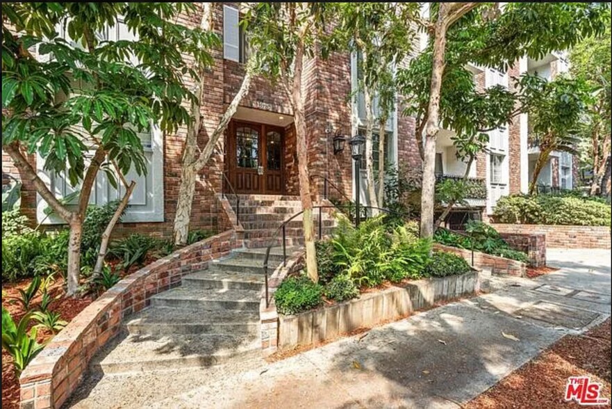 Building Photo - 1375 Kelton Ave