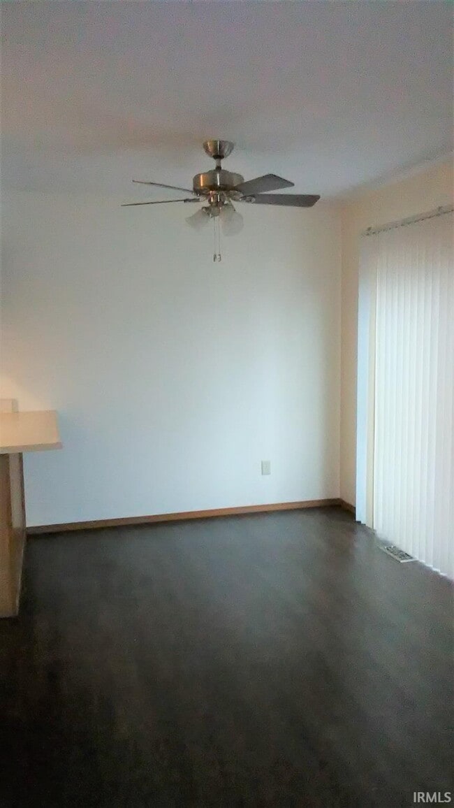 Building Photo - 402 S Village Ct