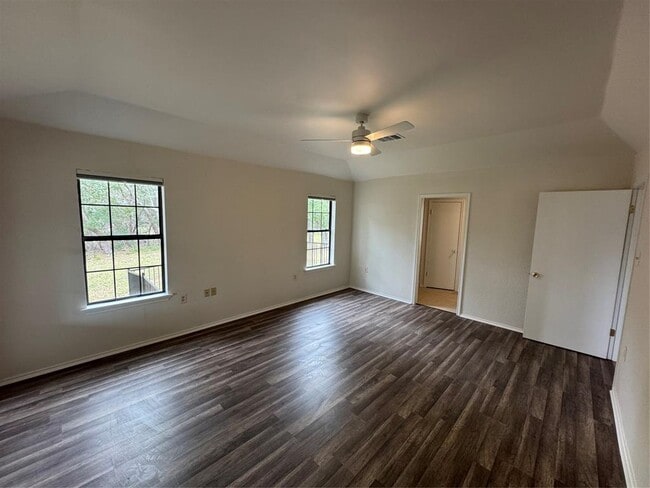 Building Photo - 301 Mesa Dr