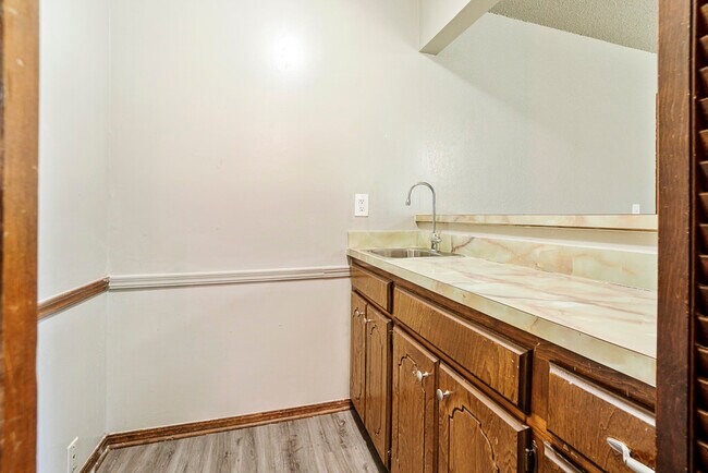 Building Photo - 5520 Evanbrook Terrace