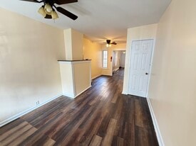 Building Photo - 627 Locust St