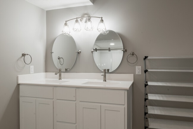 Building Photo - 7337 Collister Rd