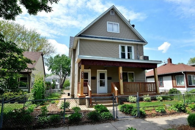 Building Photo - 616 Fillmore st ne