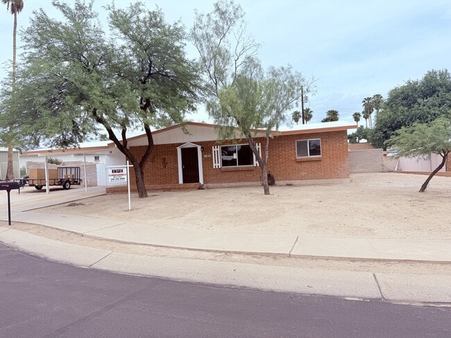 Primary Photo - 4834 N Los Altos Pl